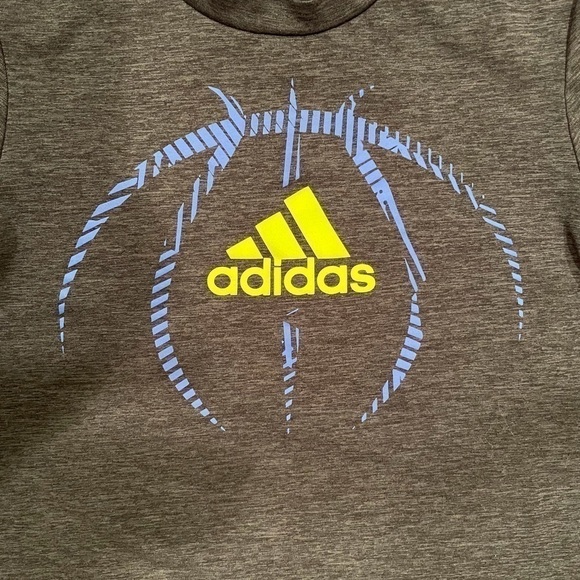 Boys Adidas t-shirt size 5 - Picture 3 of 5
